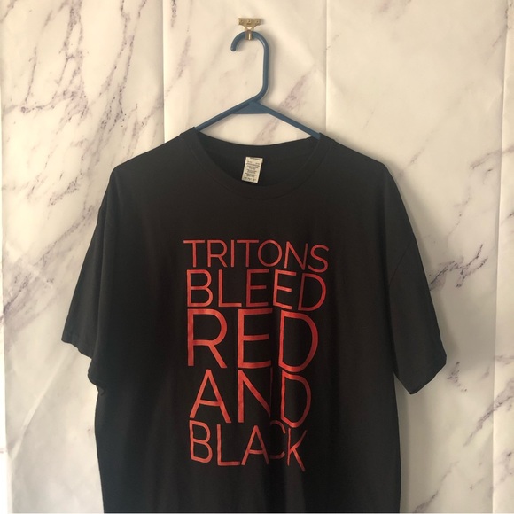 TRITONS BLEED RED AND BLACK SHORT SLEEVE T-SHIRT MENS LARGE - Picture 3 of 6